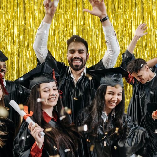 This gold metallic tinsel party curtain is made of high-gloss gold foil, cut into long tassel shape, sparkling and eye-catching, creating a festive atmosphere, perfect for graduation, party and celebration backdrops. We can customize color, size, tassel length and logo printing according to your needs, offering B2B bulk production with fast delivery and stable quality.