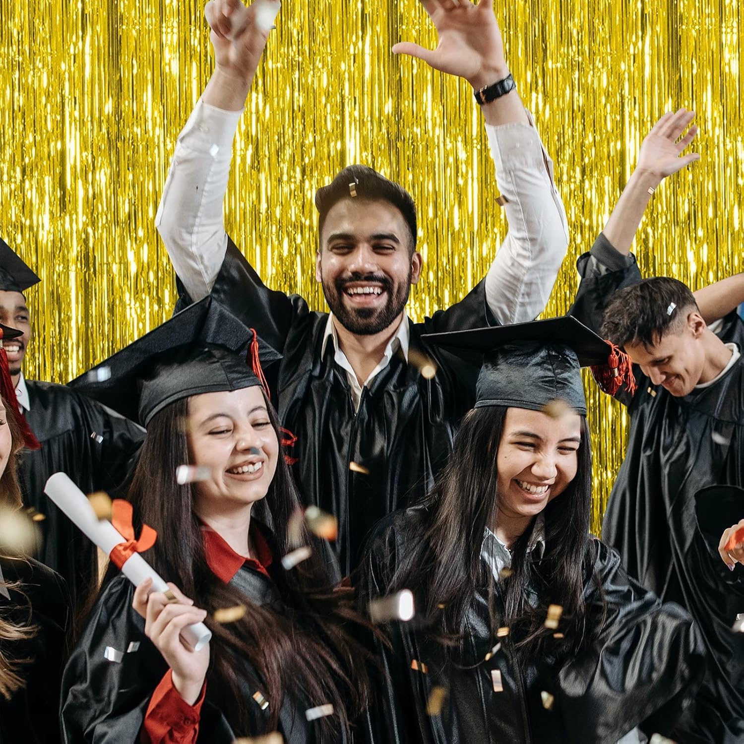 This gold metallic tinsel party curtain is made of high-gloss gold foil, cut into long tassel shape, sparkling and eye-catching, creating a festive atmosphere, perfect for graduation, party and celebration backdrops. We can customize color, size, tassel length and logo printing according to your needs, offering B2B bulk production with fast delivery and stable quality.