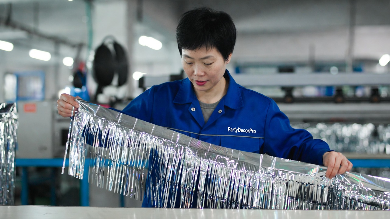 tinsel banner Manufacturing Process
