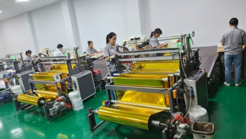 Our workers are carefully operating in front of the precision automated fringe cutting machines. Large rolls of foil are smoothly fed through high-speed equipment and accurately cut into uniform fringes, ensuring every curtain achieves perfect length and density.
