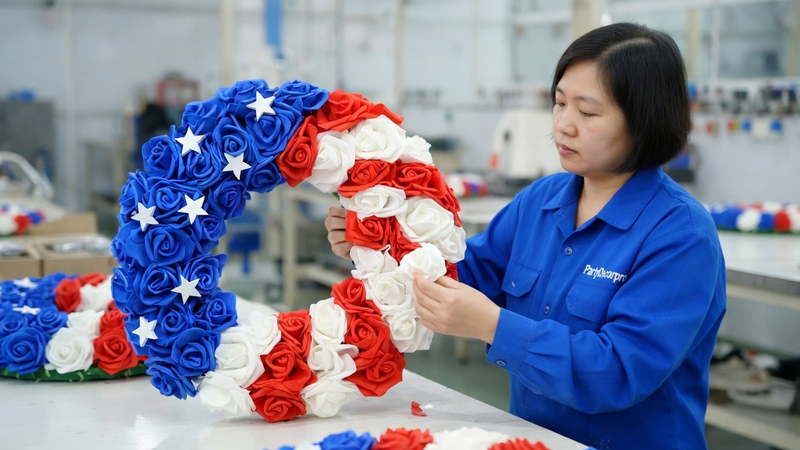 holiday wreath Manufacturing Process 